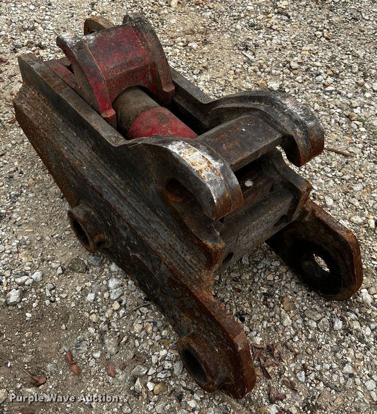 image for item MF9844 Strickland TL21AUT  quick coupler