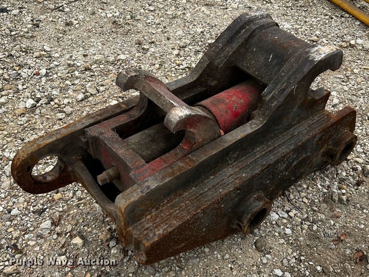 image for item MF9844 Strickland TL21AUT  quick coupler