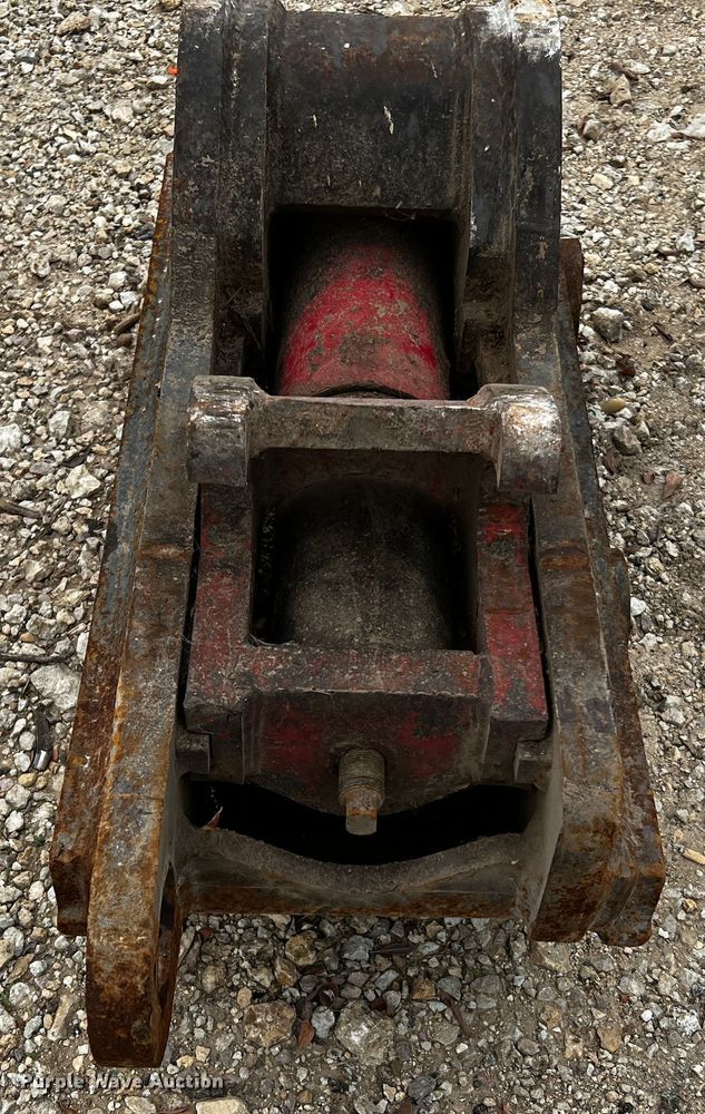 image for item MF9844 Strickland TL21AUT  quick coupler