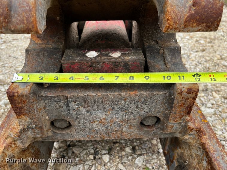 image for item MF9844 Strickland TL21AUT  quick coupler