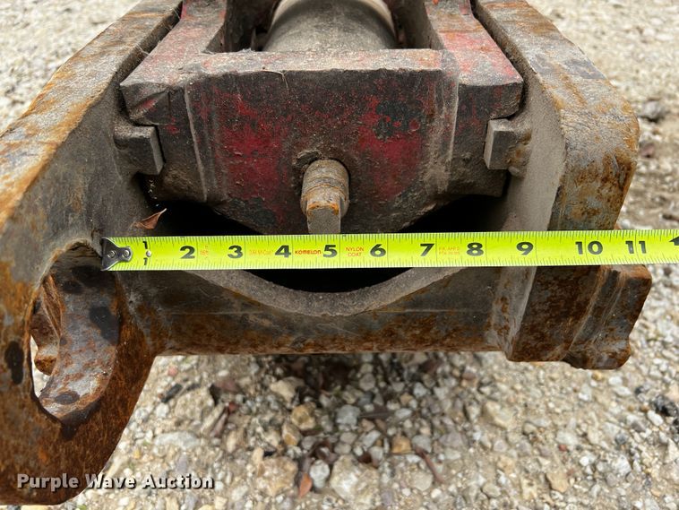 image for item MF9844 Strickland TL21AUT  quick coupler