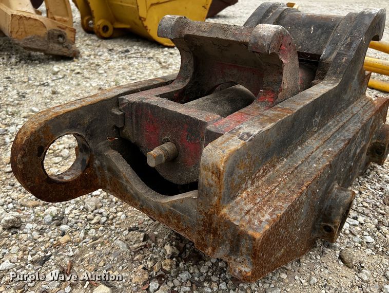 image for item MF9844 Strickland TL21AUT  quick coupler