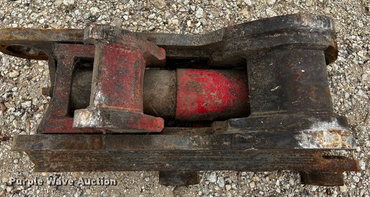 image for item MF9844 Strickland TL21AUT  quick coupler