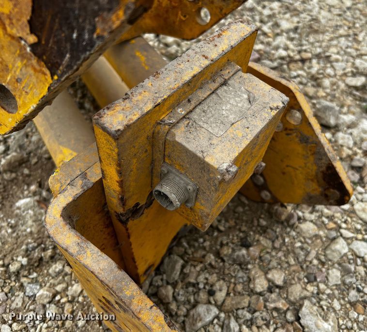 image for item MF9845 (2) Trimble AS400 grade control masts