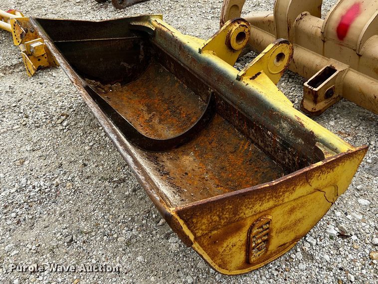 image for item MF9846 Fleco  72" W bucket