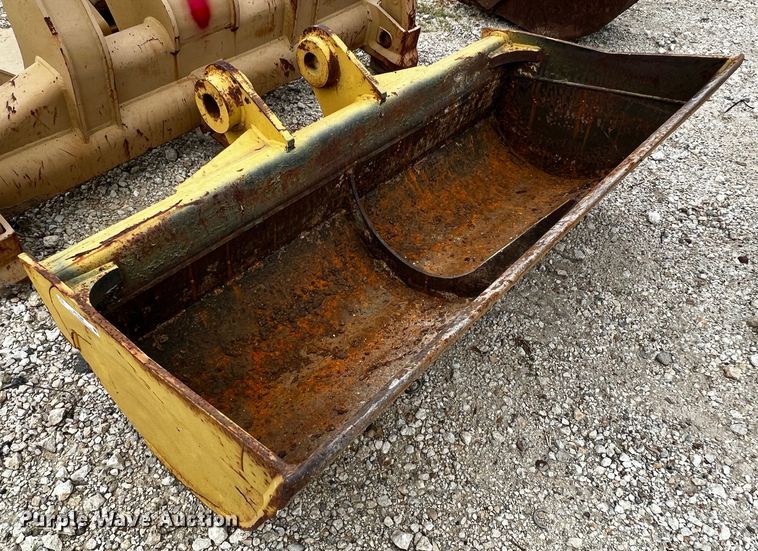 image for item MF9846 Fleco  72" W bucket