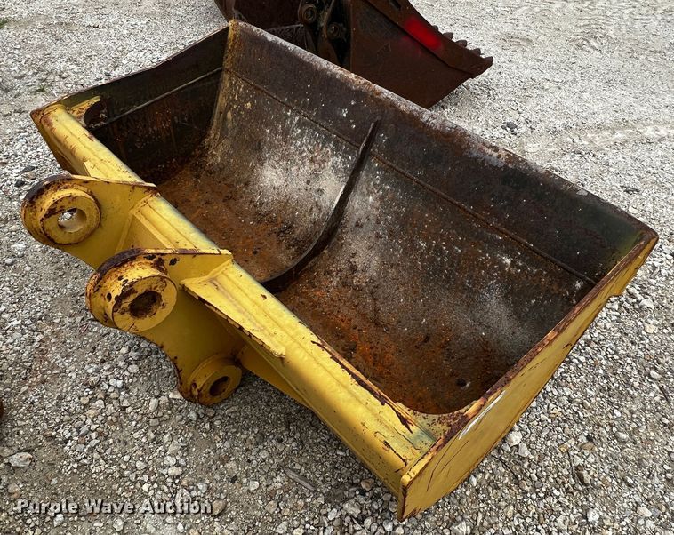 image for item MF9846 Fleco  72" W bucket