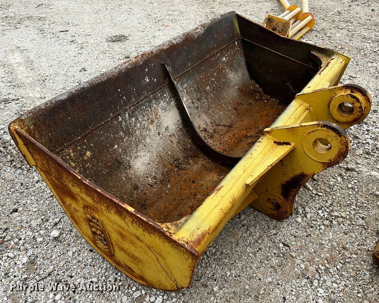 image for item MF9846 Fleco  72" W bucket