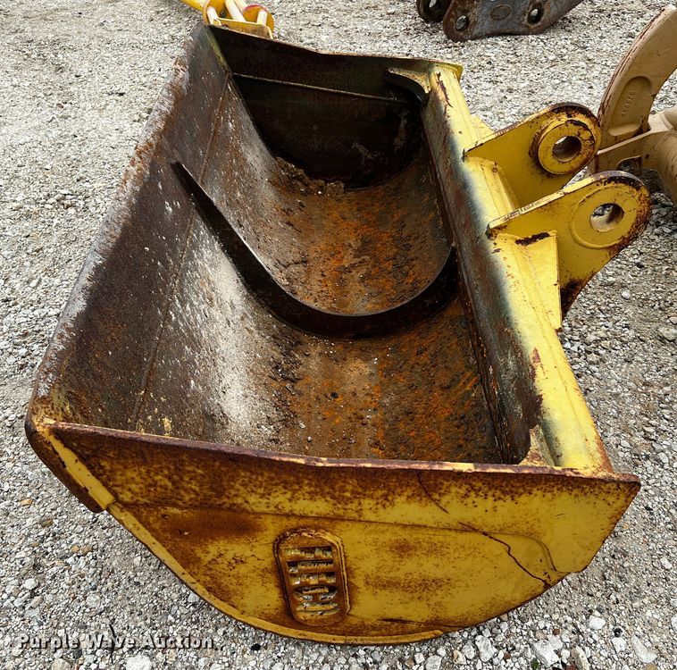 image for item MF9846 Fleco  72" W bucket