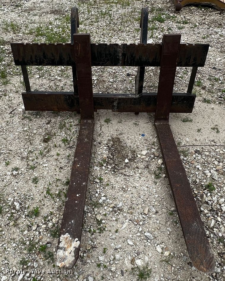 image for item MF9850 Caterpillar  forks