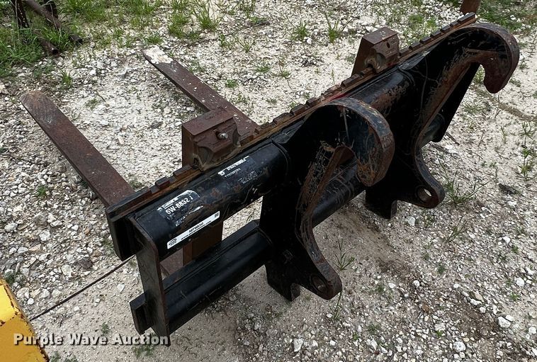 image for item MF9850 Caterpillar  forks