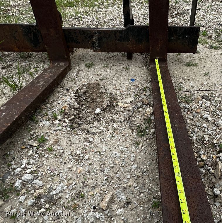 image for item MF9850 Caterpillar  forks