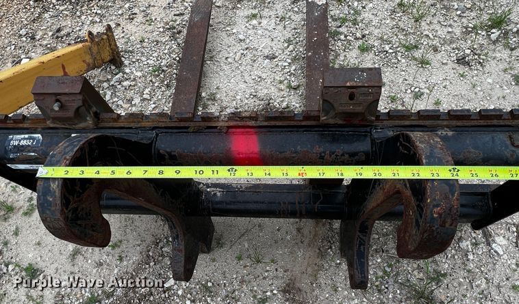 image for item MF9850 Caterpillar  forks