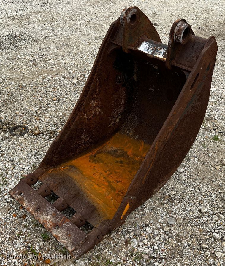 image for item MF9856 Caterpillar  24" bucket