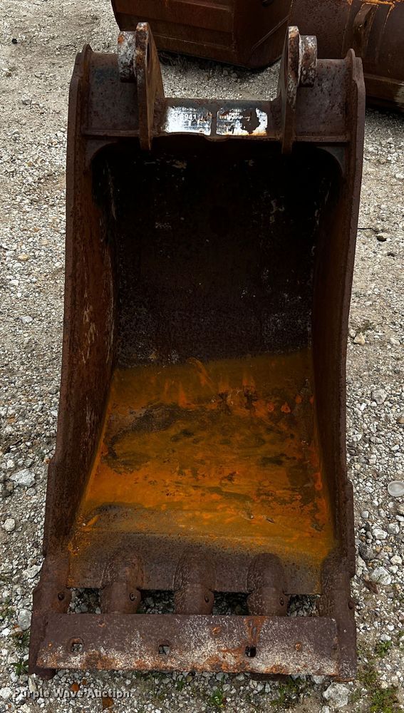 image for item MF9856 Caterpillar  24" bucket