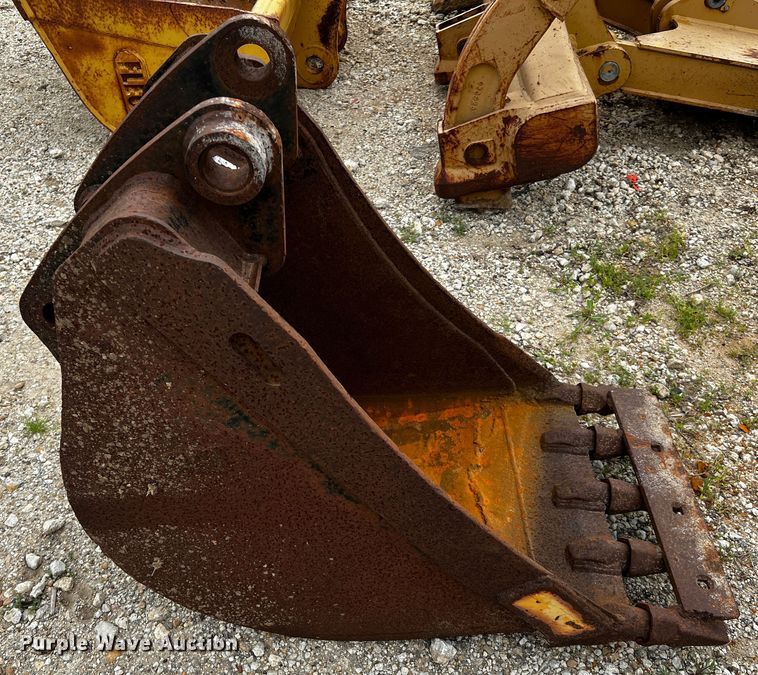image for item MF9856 Caterpillar  24" bucket