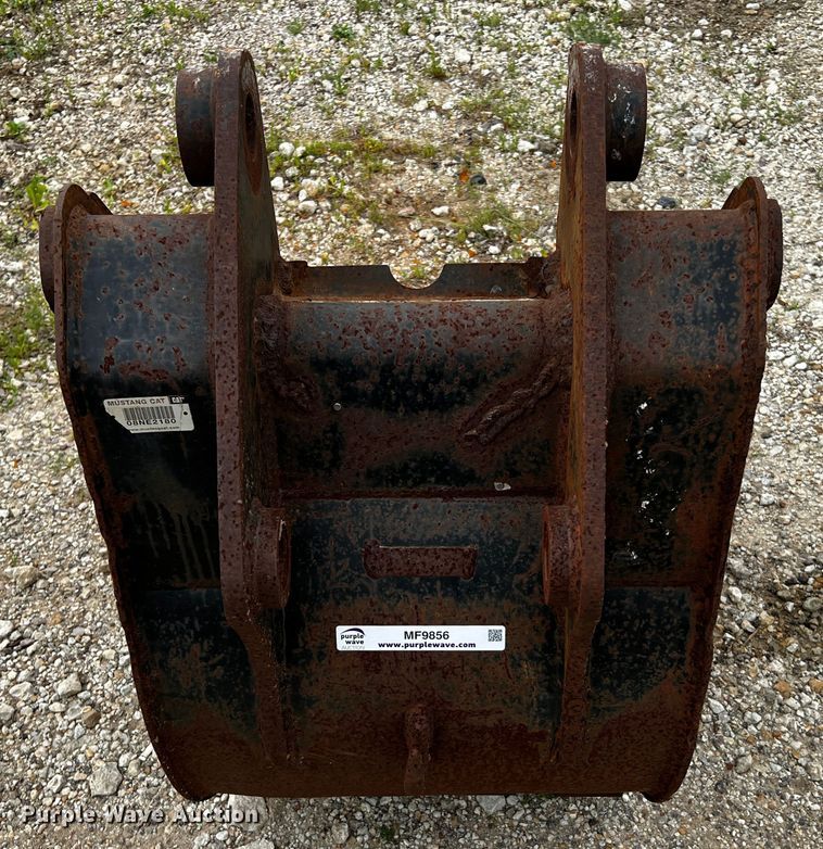 image for item MF9856 Caterpillar  24" bucket