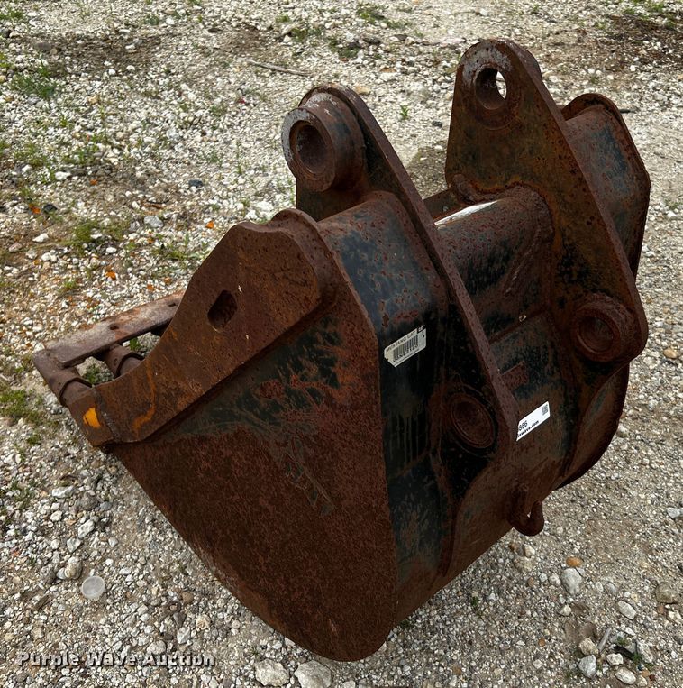 image for item MF9856 Caterpillar  24" bucket