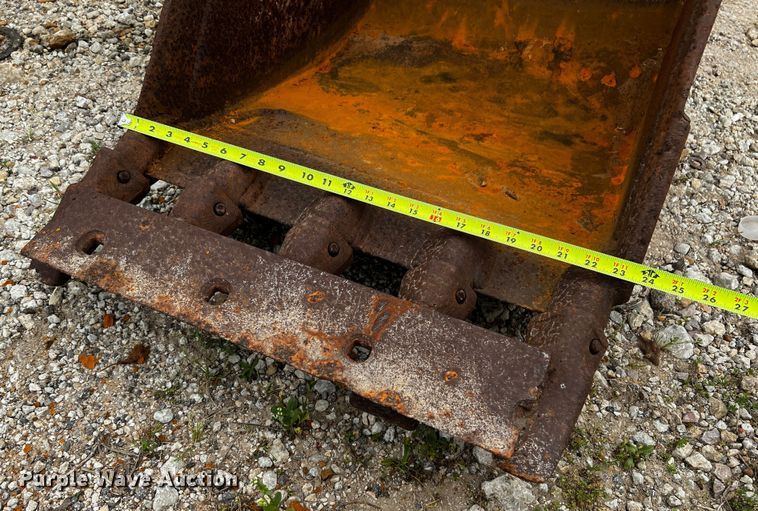 image for item MF9856 Caterpillar  24" bucket