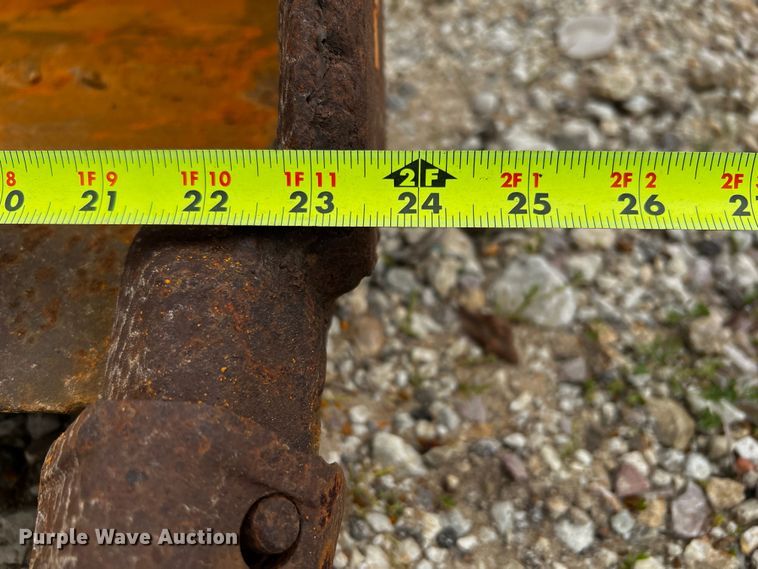 image for item MF9856 Caterpillar  24" bucket