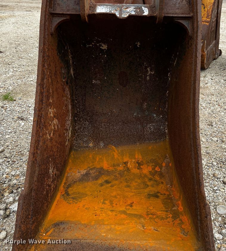 image for item MF9856 Caterpillar  24" bucket