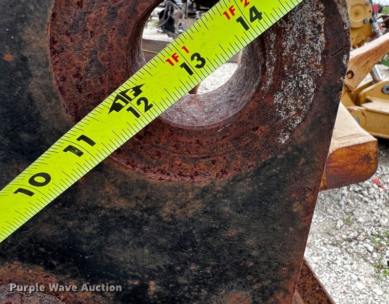 image for item MF9856 Caterpillar  24" bucket