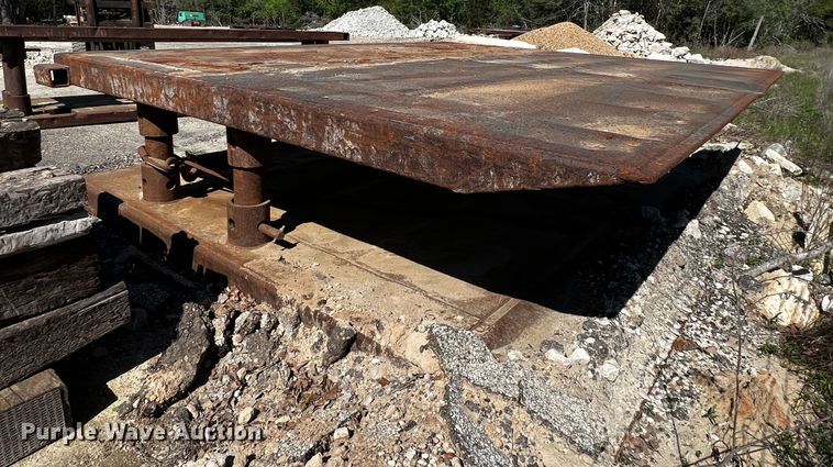 image for item MF9858 Trench box