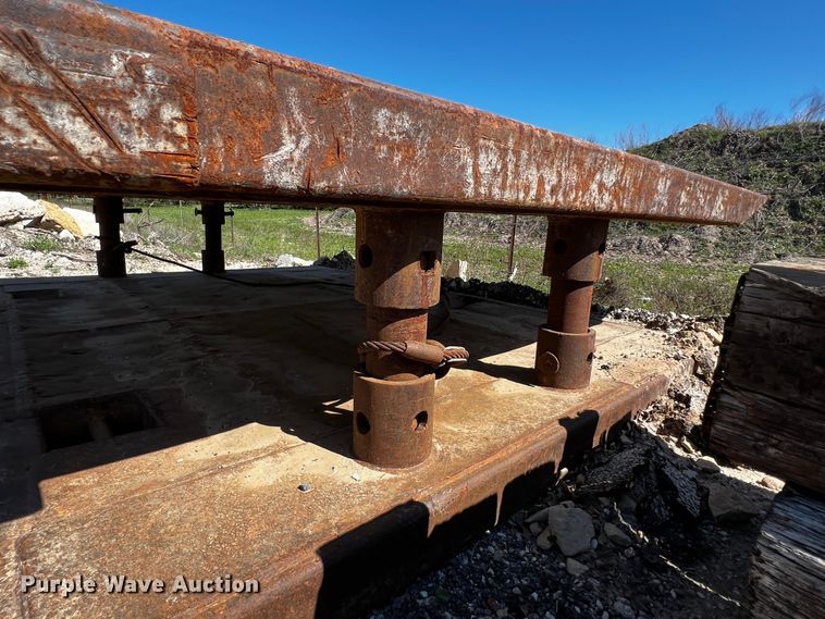 image for item MF9858 Trench box