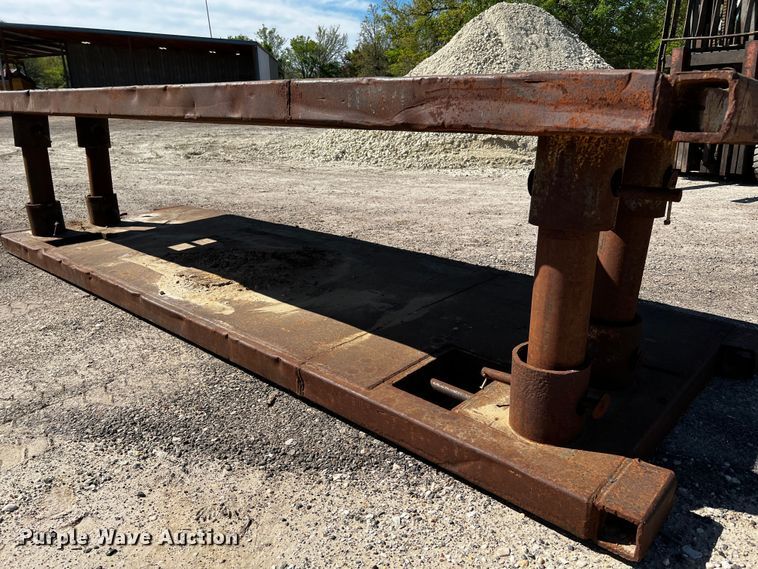 image for item MF9859 Trench box