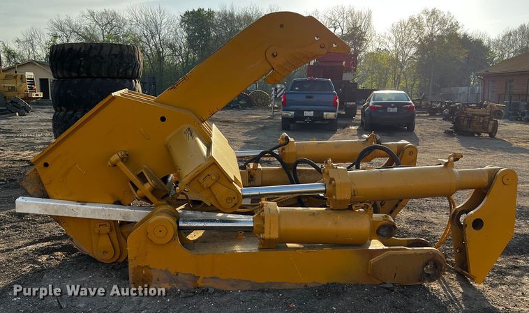 image for item MK9777 Caterpillar D10R ripper frame