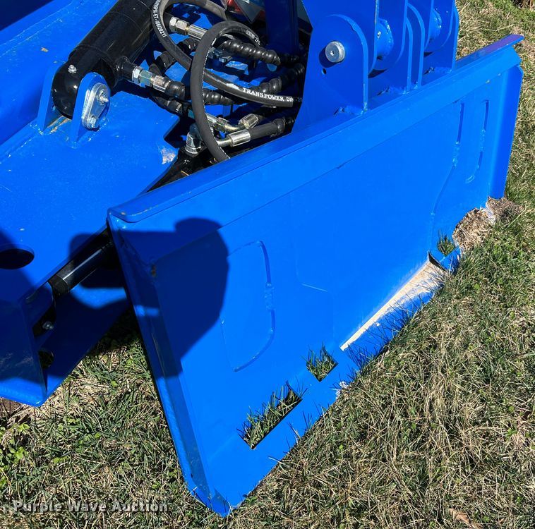 image for item MM9223 2022 TopCat SSSG72  skid steer grader