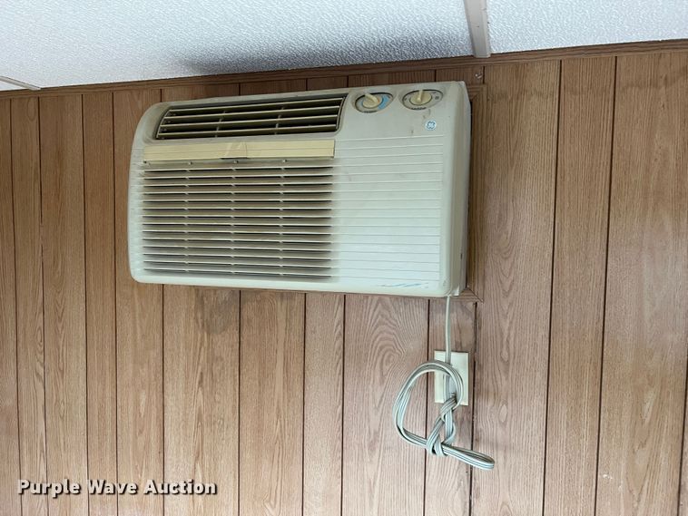 image for item MM9247 2000 TSI  office trailer