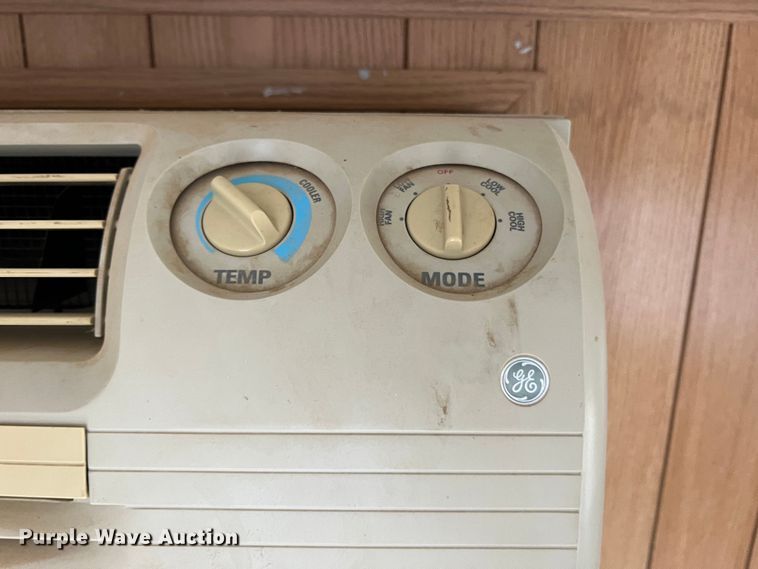 image for item MM9247 2000 TSI  office trailer