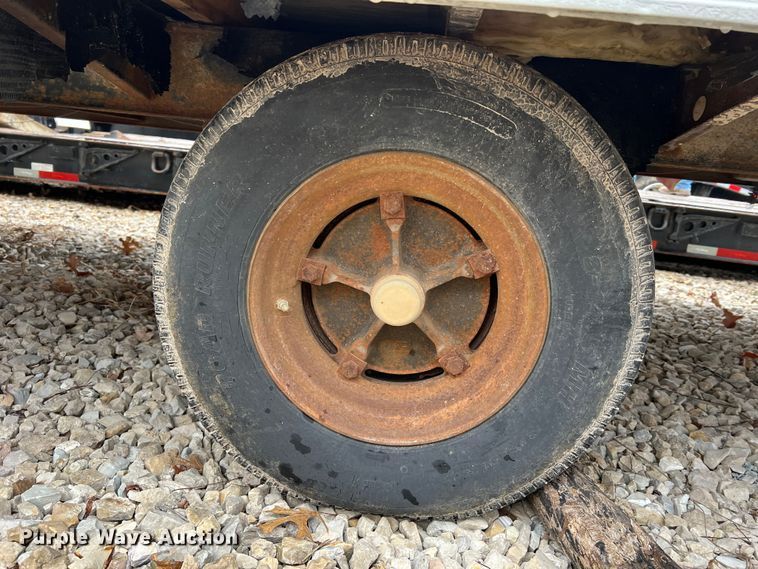 image for item MM9247 2000 TSI  office trailer