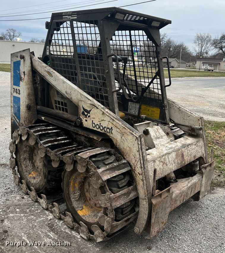 image for item MM9276 1989 Bobcat 743  skid steer loader
