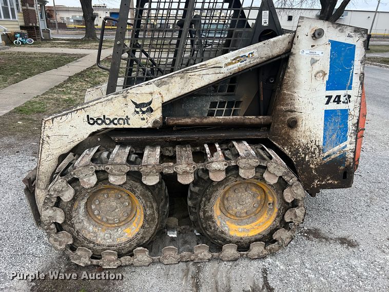 image for item MM9276 1989 Bobcat 743  skid steer loader
