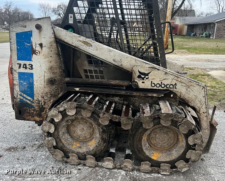image for item MM9276 1989 Bobcat 743  skid steer loader