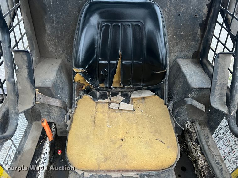 image for item MM9276 1989 Bobcat 743  skid steer loader