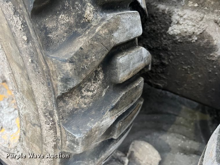 image for item MM9276 1989 Bobcat 743  skid steer loader