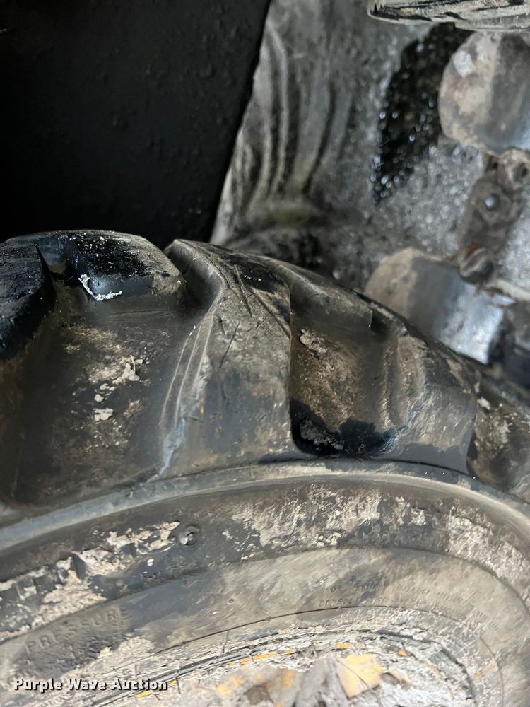 image for item MM9276 1989 Bobcat 743  skid steer loader