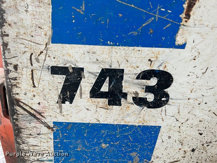 image for item MM9276 1989 Bobcat 743  skid steer loader