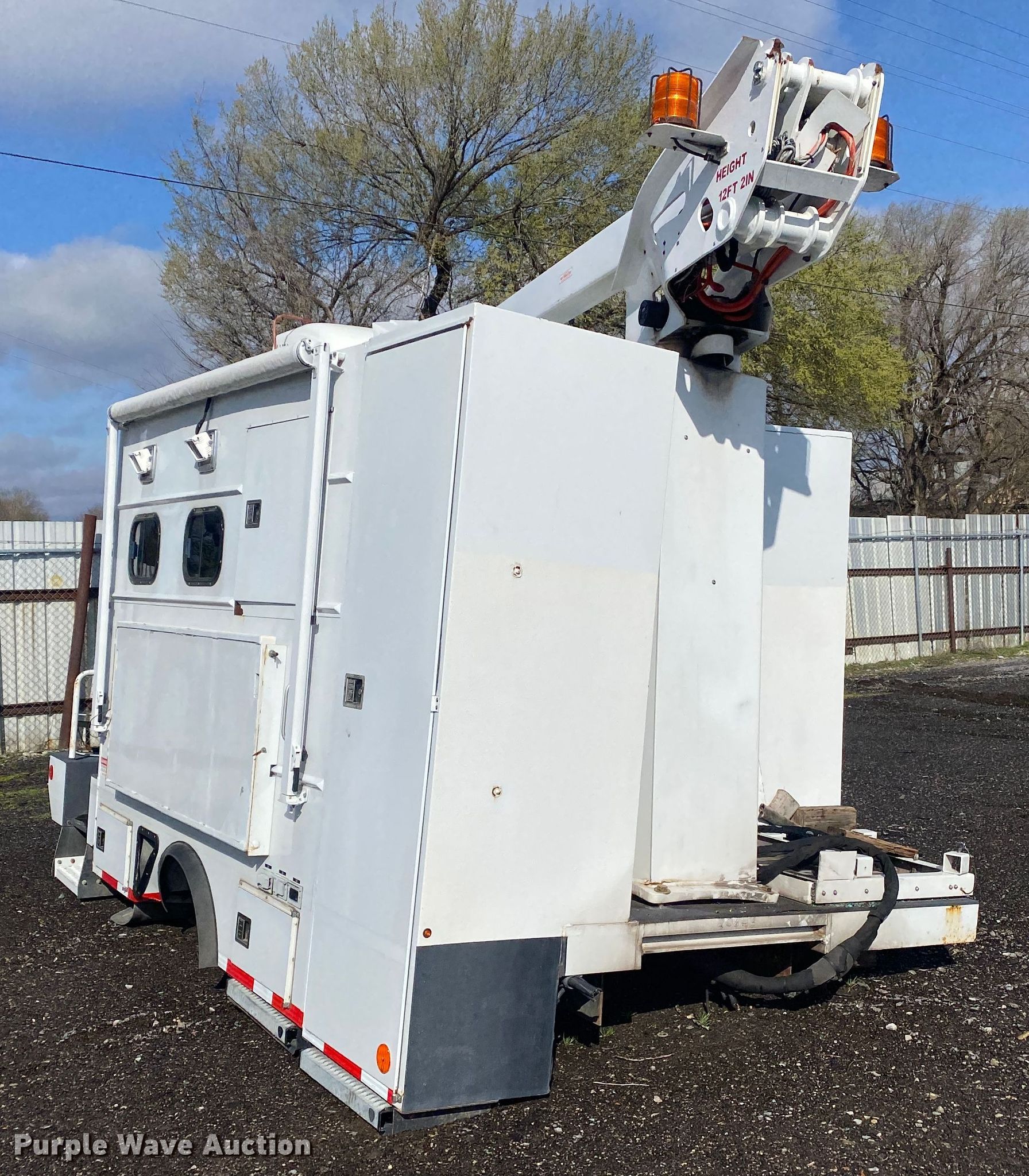 ETI SB108BB96B42S bucket truck bed in Collinsville, OK Item KB9564