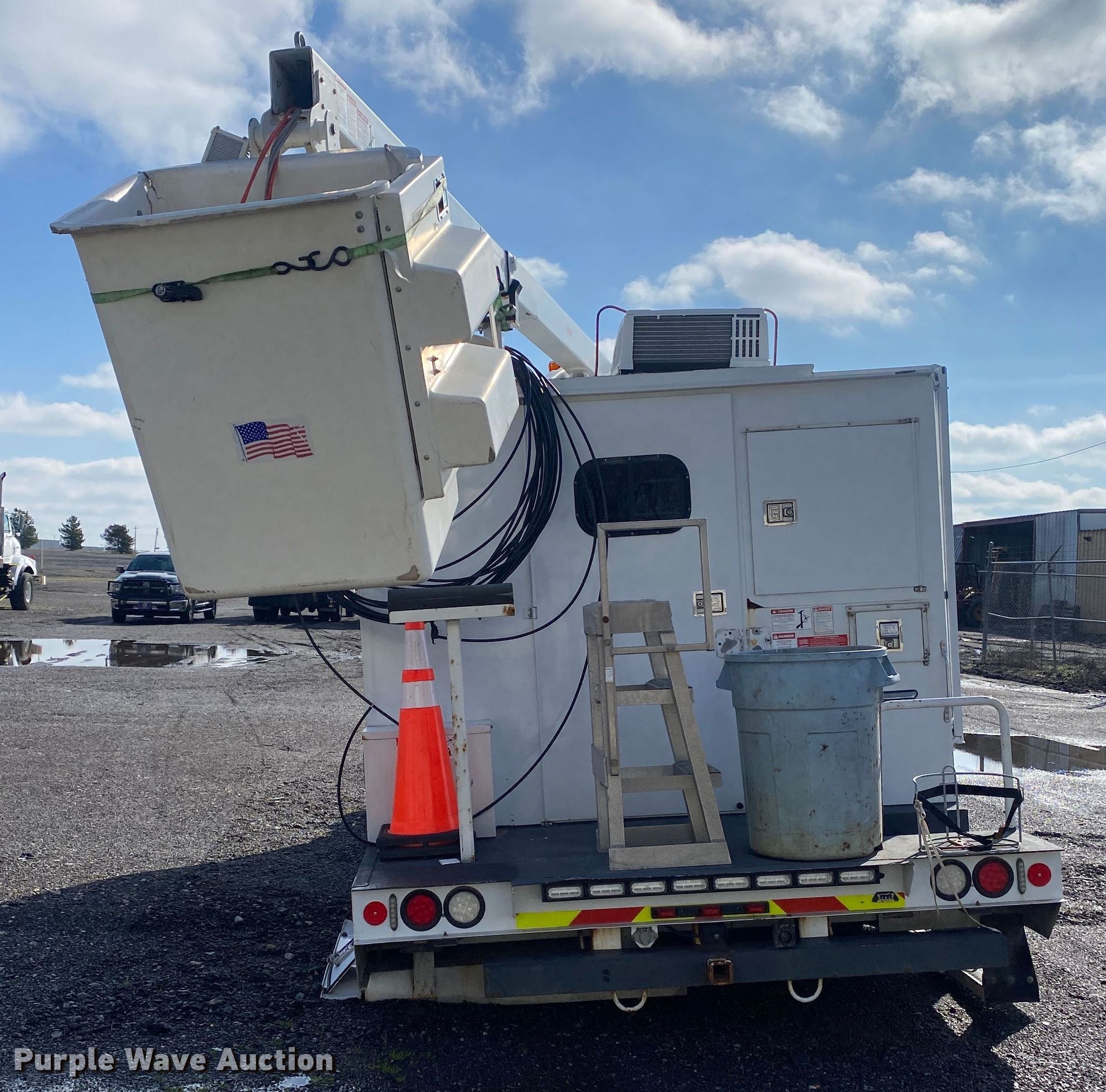 ETI SB108BB96B42S bucket truck bed in Collinsville, OK Item KB9564