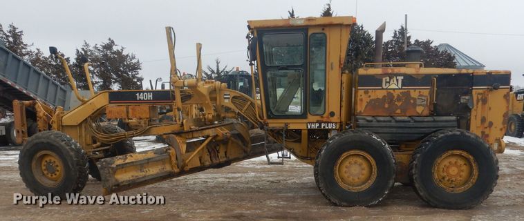 image for item DJ7005 2005 Caterpillar 140H  motor grader