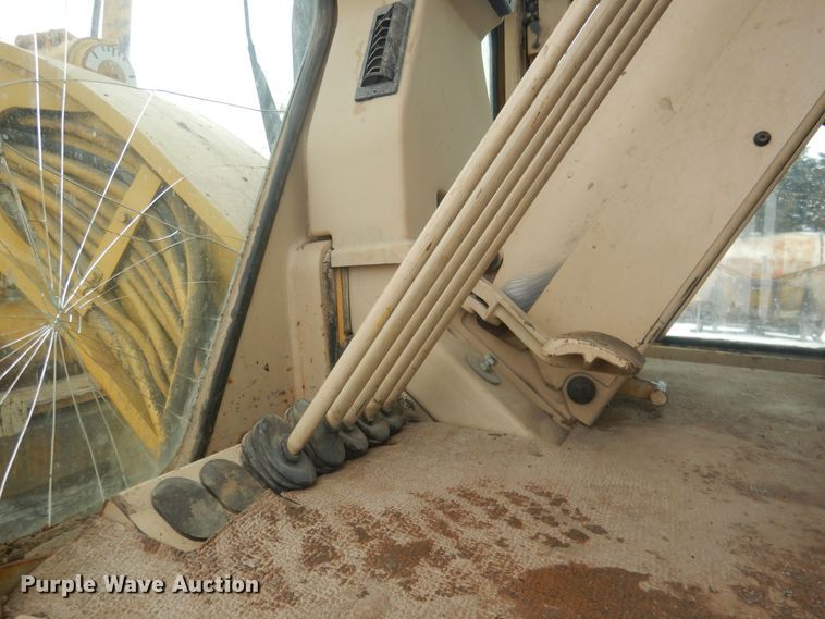 image for item DJ7005 2005 Caterpillar 140H  motor grader