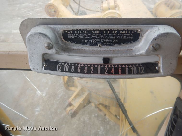 image for item DJ7005 2005 Caterpillar 140H  motor grader