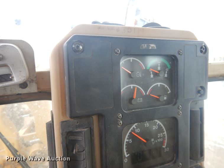 image for item DJ7005 2005 Caterpillar 140H  motor grader