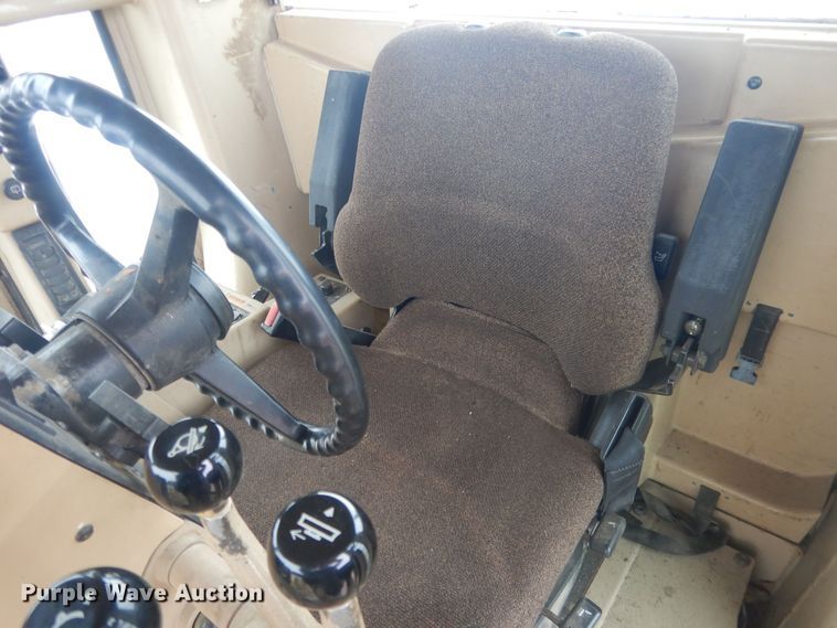 image for item DJ7005 2005 Caterpillar 140H  motor grader