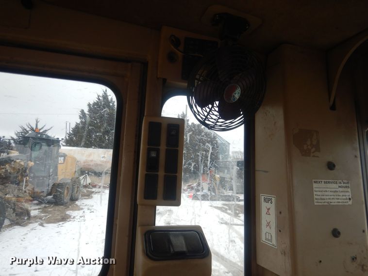 image for item DJ7005 2005 Caterpillar 140H  motor grader