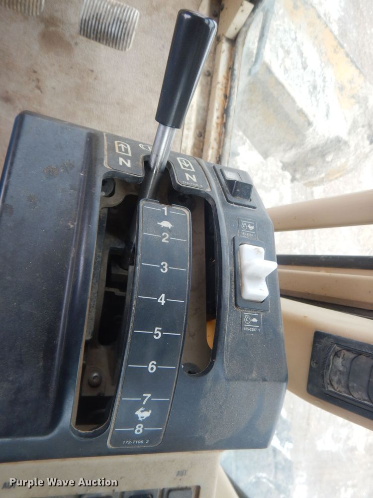 image for item DJ7005 2005 Caterpillar 140H  motor grader